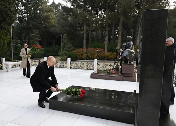 Prezident və birinci xanım Heydər Əliyevin məzarını ziyarət etdi — YENİLƏNİB (FOTOLAR)