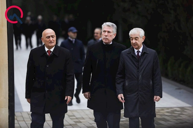 Dövlət və hökumət rəsmiləri ümummilli lider Heydər Əliyevin xatirəsini yad edirlər — FOTOLAR (YENİLƏNDİ)