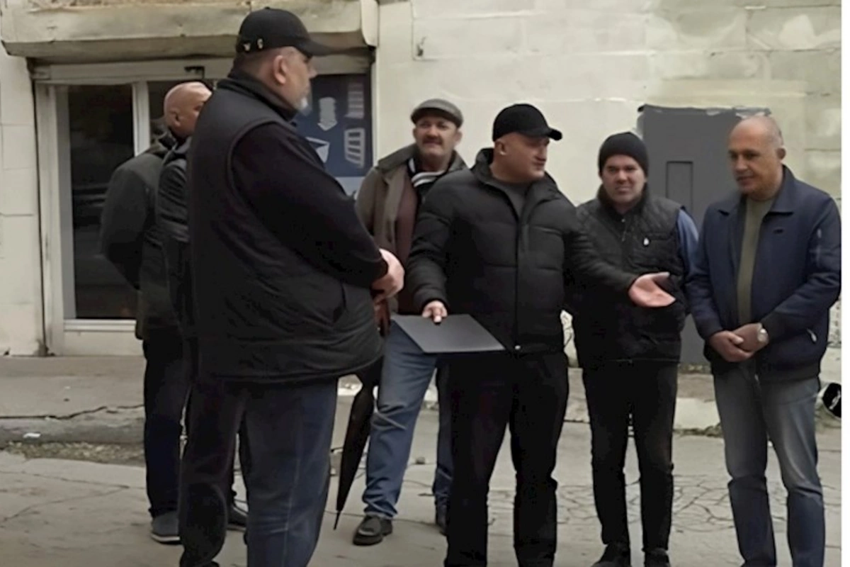 Sakinlər və MTK üz-üzə: Bizi evlərimizdən çıxardılar— VİDEO