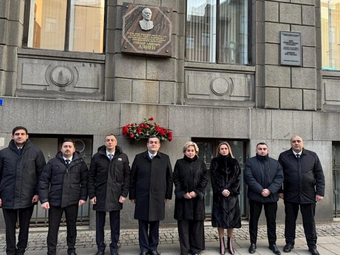 Sankt-Peterburqda Heydər Əliyevə həsr olunan sənədli film nümayiş olundu — FOTOLAR