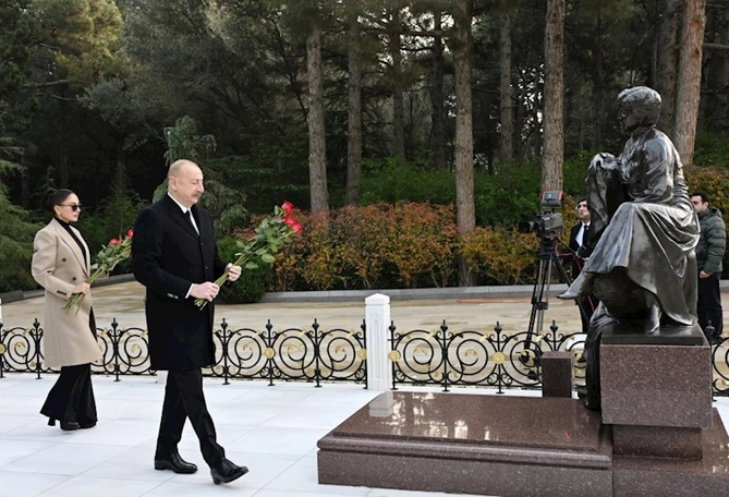 Prezident və birinci xanım Heydər Əliyevin məzarını ziyarət etdi — YENİLƏNİB (FOTOLAR)