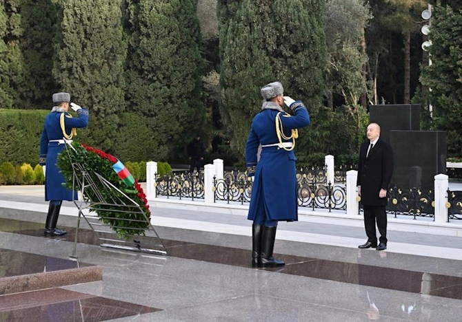 Prezident və birinci xanım Heydər Əliyevin məzarını ziyarət etdi — YENİLƏNİB (FOTOLAR)