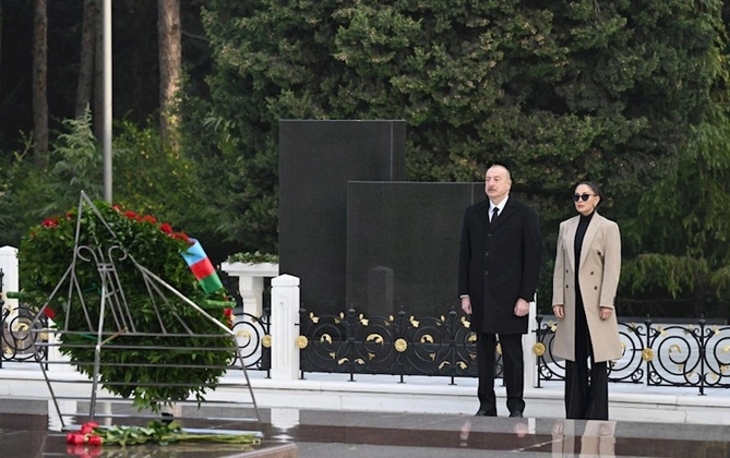 Prezident və birinci xanım Heydər Əliyevin məzarını ziyarət etdi — YENİLƏNİB (FOTOLAR)