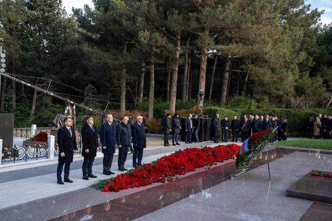 ETSN kollektivi Heydər Əliyevin xatirəsini yad etdi — FOTOLAR