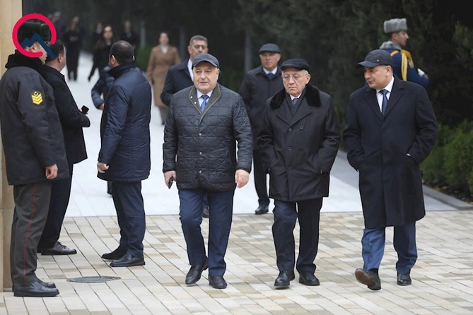 Dövlət və hökumət rəsmiləri ümummilli lider Heydər Əliyevin xatirəsini yad edirlər — FOTOLAR (YENİLƏNDİ)