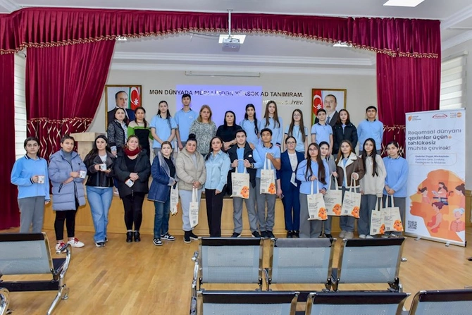 Rəqəmsal dünyanı qadınlar üçün təhlükəsiz mühitə çevirək! şüarı altında kampaniya başa çatdı — FOTOLAR
