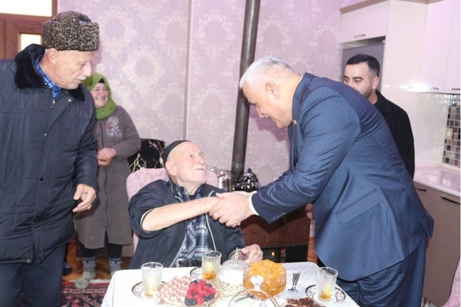 Millət vəkili Vüqar Rəhimzadə Ordubadın Nüsnüs və Gənzə kəndlərinin ən yaşlı sakinlərini evlərində ziyarət edib — FOTOLAR