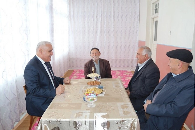Millət vəkili Vüqar Rəhimzadə Ordubadın Nüsnüs və Gənzə kəndlərinin ən yaşlı sakinlərini evlərində ziyarət edib — FOTOLAR