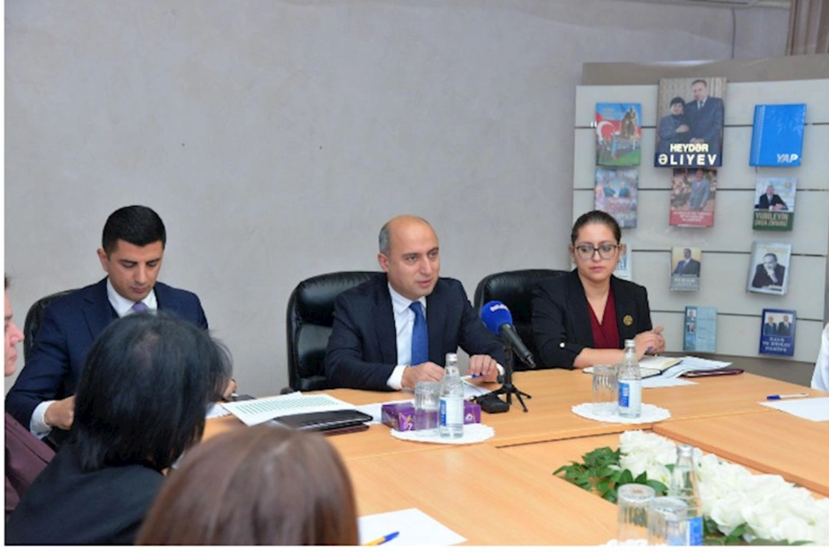 Nazir məktəb direktorlarına tapşırıqlar verdi