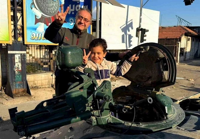 Əsədin tankları uşaqların oyuncağına çevrilib — FOTOLAR Əsədin tankları uşaqların oyuncağına çevrilib — FOTOLAR