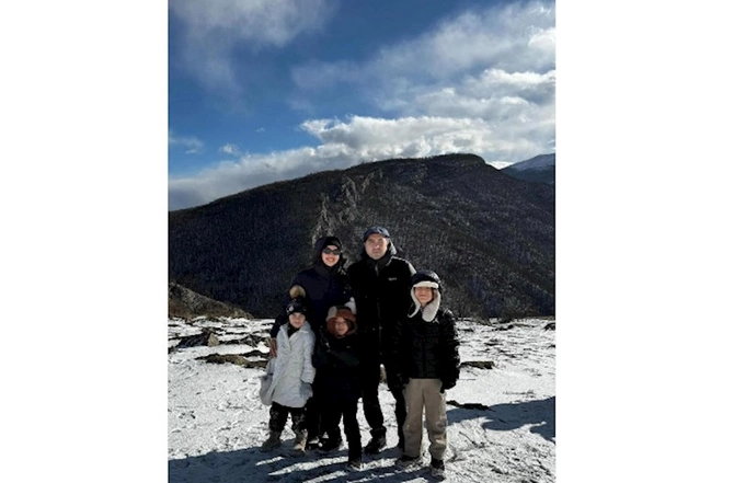 Mərhum nazirin gəlini ailəsi ilə Cıdır düzündə — FOTO
