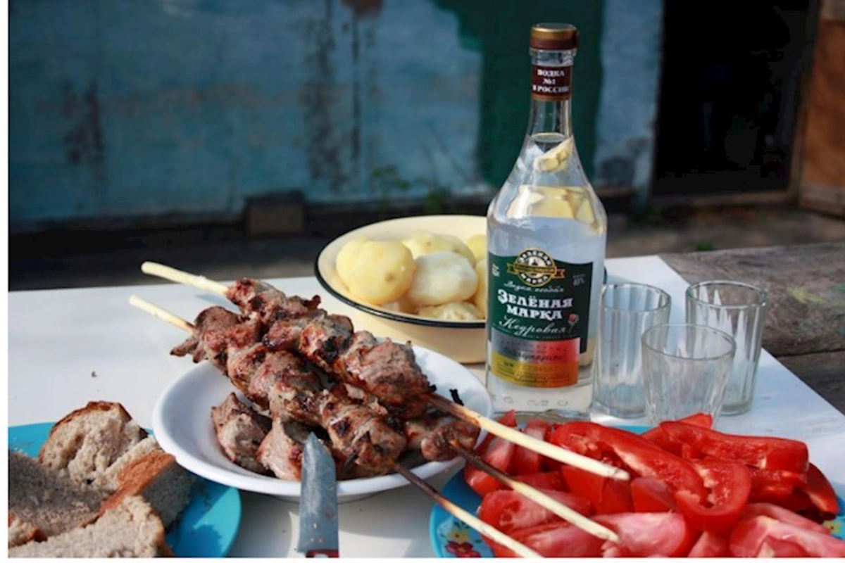 Araqla kabab yeyən kişiləri nə gözləyir?