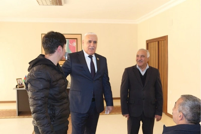 Millət vəkili Vüqar Rəhimzadə Ordubadda seçiciləri ilə növbəti görüşünü keçirib — FOTOLAR Millət vəkili Vüqar Rəhimzadə Ordubadda seçiciləri ilə növbəti görüşünü keçirib — FOTOLAR