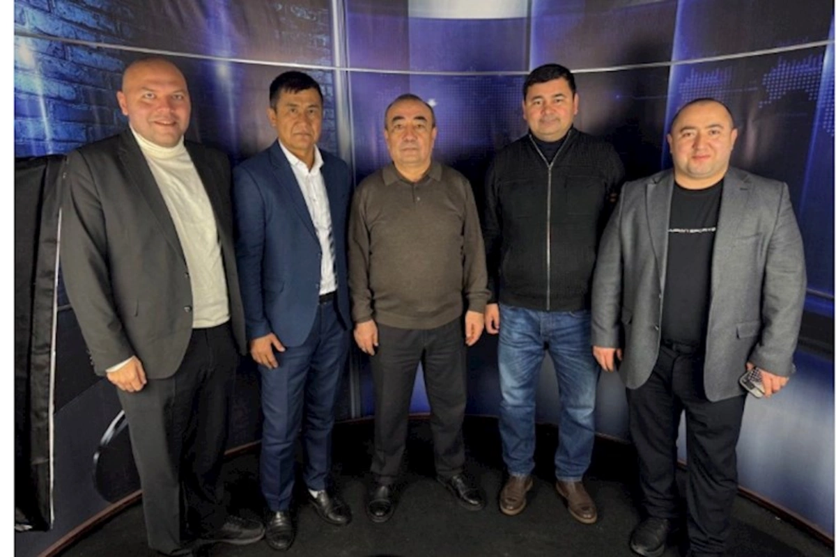 Özbəkistanın tanınmış jurnalistləri “Yeni Çağ” Media Qrupunu ziyarət etdi — FOTOLAR