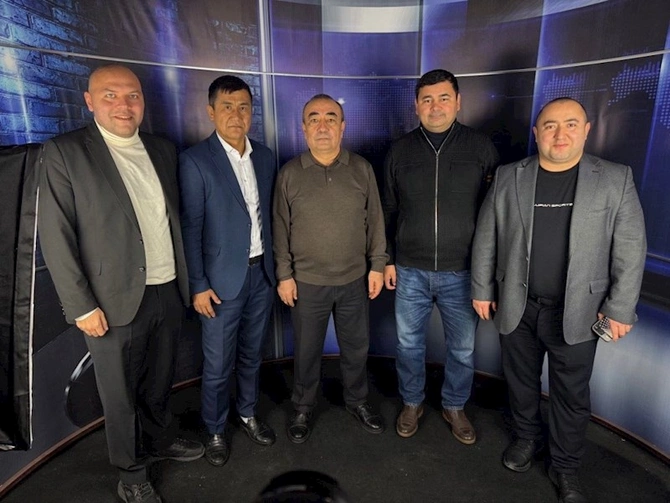 Özbəkistanın tanınmış jurnalistləri “Yeni Çağ” Media Qrupunu ziyarət etdi — FOTOLAR