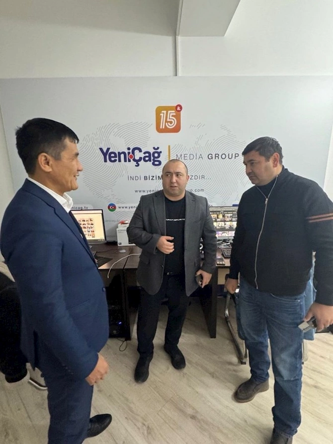 Özbəkistanın tanınmış jurnalistləri “Yeni Çağ” Media Qrupunu ziyarət etdi — FOTOLAR