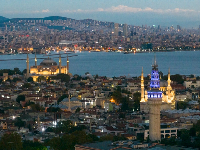 İstanbul Qüllələri: Möcüzələri kəşf edin — FOTOLAR