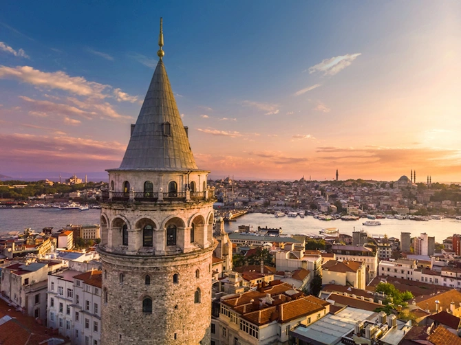 İstanbul Qüllələri: Möcüzələri kəşf edin — FOTOLAR