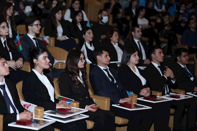 “Mədəniyyət Könüllüləri” İctimai Birliyinin 2024-cü ilin yekunlarına dair hesabat toplantısı keçirildi — FOTOLAR “Mədəniyyət Könüllüləri” İctimai Birliyinin 2024-cü ilin yekunlarına dair hesabat toplantısı keçirildi — FOTOLAR