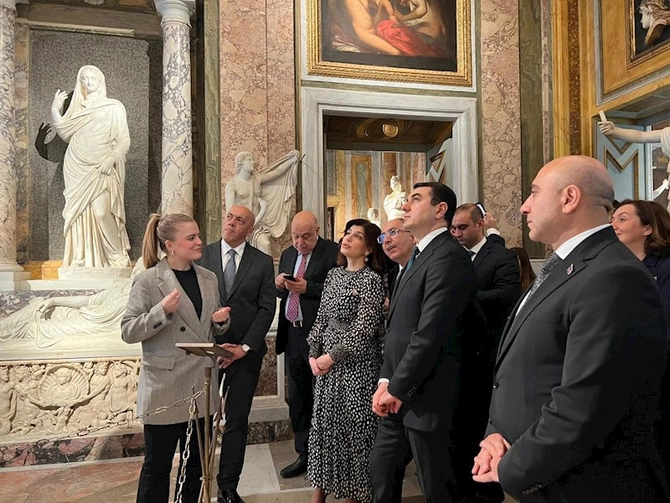 Azərbaycanın mədəniyyət və incəsənət nümayəndələri Romada “Borghese” Qalereyası ilə tanış olublar — FOTOLAR
