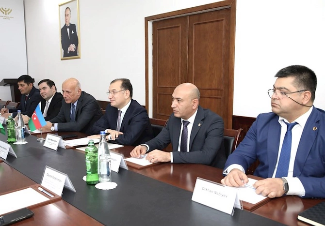 Azərbaycan Həmkarlar İttifaqları Konfederasiyasında Özbəkistan nümayəndələri ilə görüş oldu — FOTOLAR Azərbaycan Həmkarlar İttifaqları Konfederasiyasında Özbəkistan nümayəndələri ilə görüş oldu — FOTOLAR