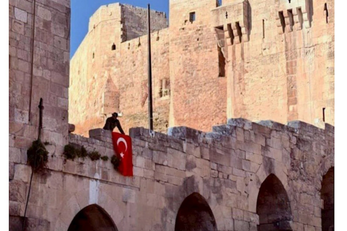 Hələb qalasına Türkiyə bayrağı asıldı