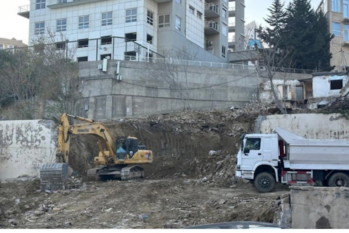 Bakıda daha bir söküntü başladı: Kvadratı 2200-dən — Sakinlər narazıdır