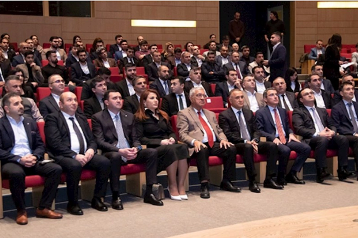 “Veysəloğlu”nun əməkdaşları üçün ADA Universitetində təşkil edilən birillik təlim başa çatıb — FOTOLAR