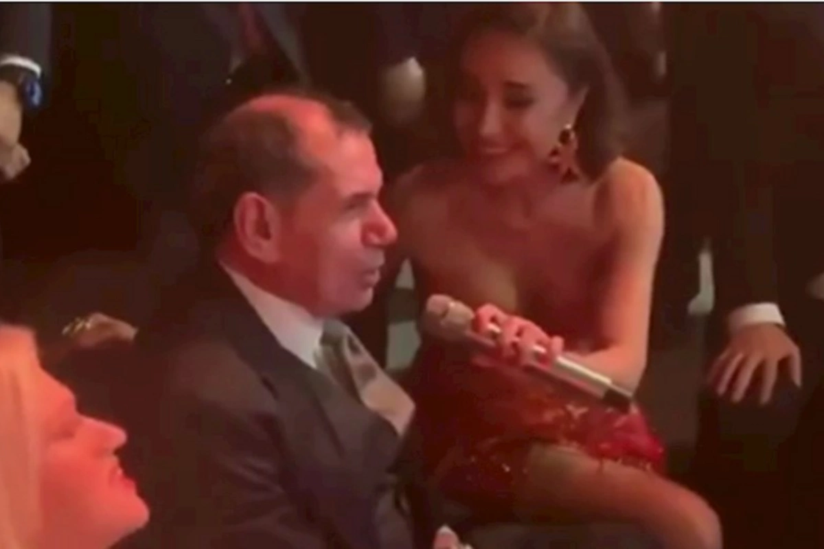 “Qalatasaray”ın prezidenti “Sarı Gəlin”i oxudu — VİDEO