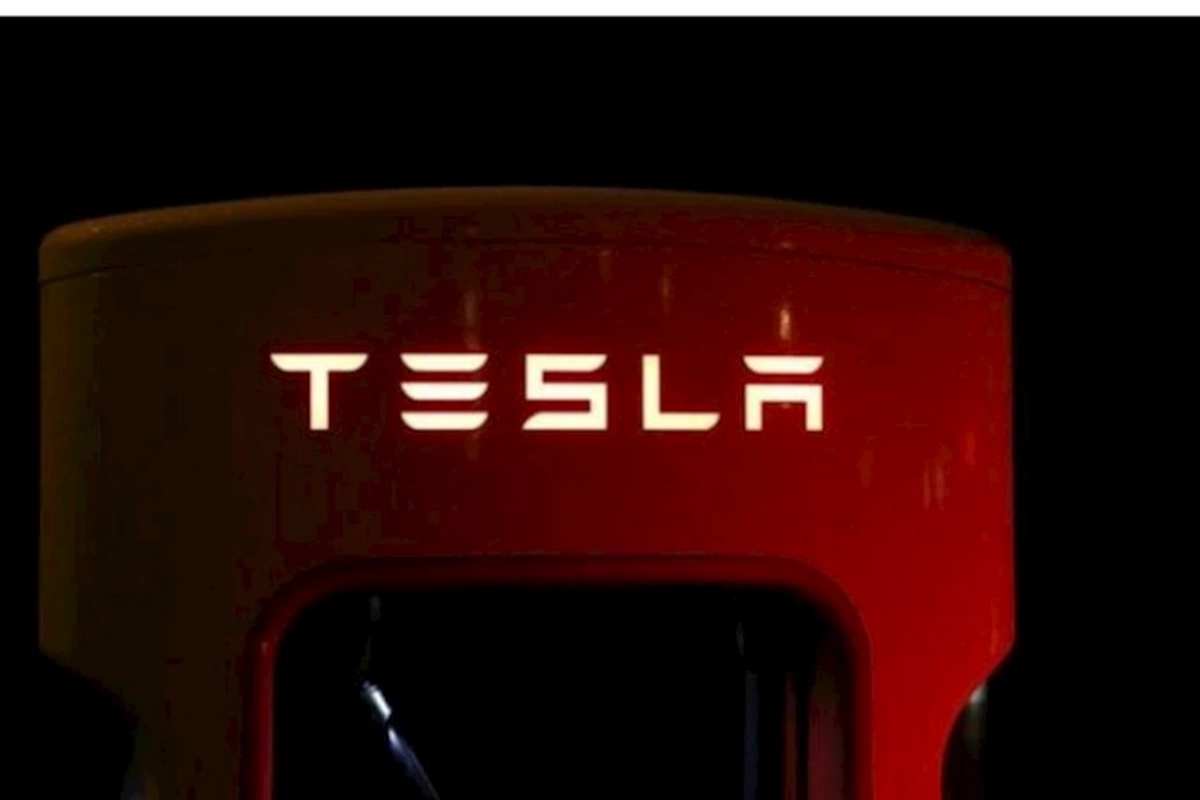 Tesla yüzminlərlə avtomobili geri çağırdı — Qəza riski yaradır
