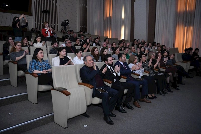 IV Azərbaycan Vokalçıları Festivalı başladı — FOTOLAR IV Azərbaycan Vokalçıları Festivalı başladı — FOTOLAR