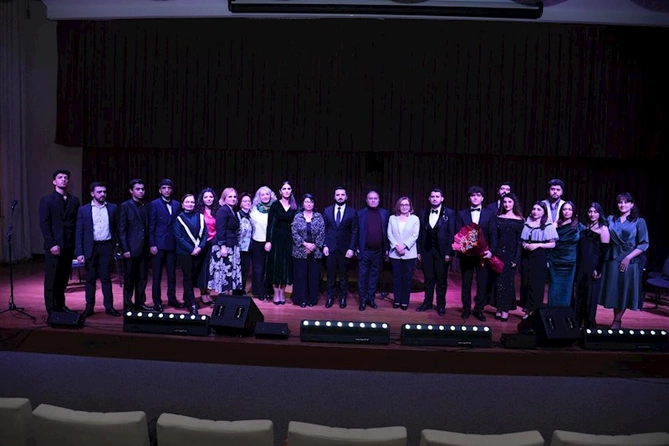 IV Azərbaycan Vokalçıları Festivalı başladı — FOTOLAR IV Azərbaycan Vokalçıları Festivalı başladı — FOTOLAR