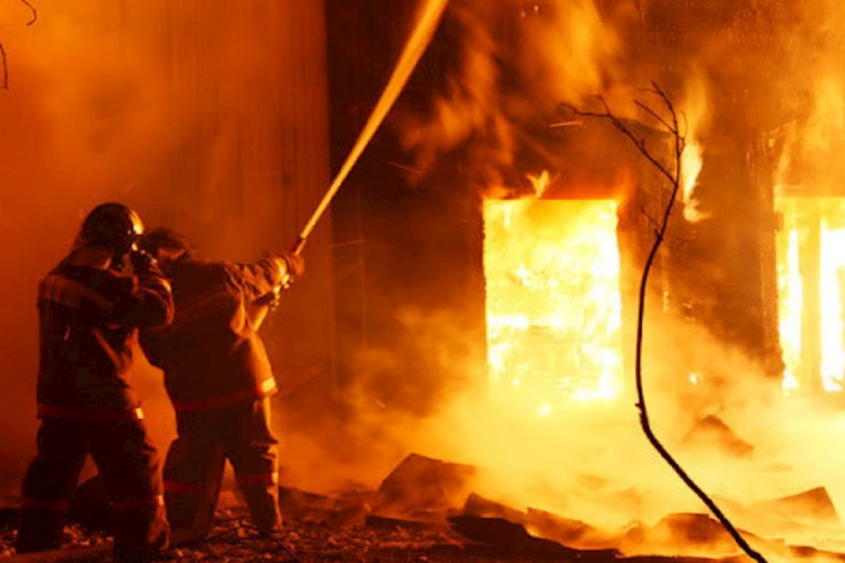 Sumqayıtda zavodda baş verən yanğın söndürülüb — YENİLƏNİB