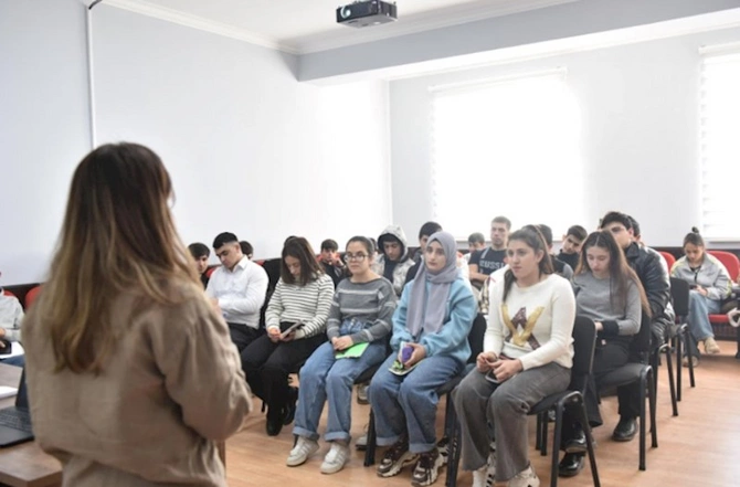 İsmayıllıda və Qəbələdə “Media savadlılığı” mövzusunda təlim keçilib — FOTOLAR İsmayıllıda və Qəbələdə “Media savadlılığı” mövzusunda təlim keçilib — FOTOLAR
