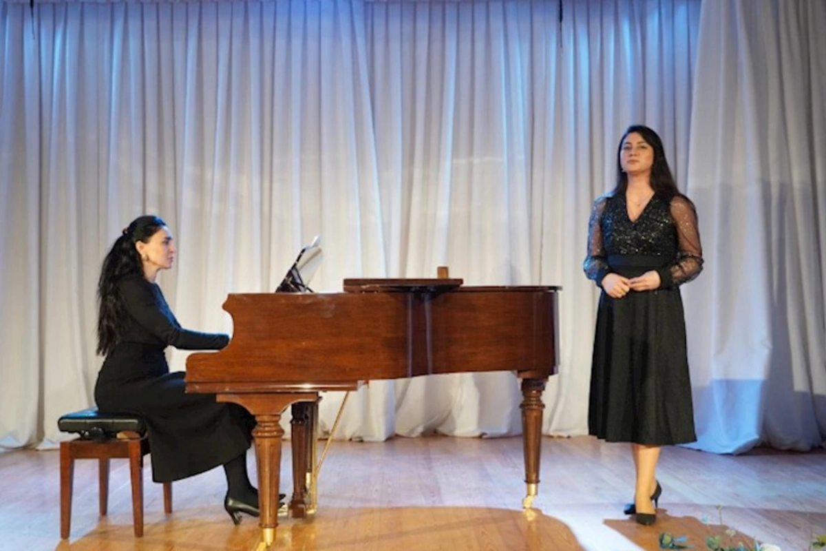 Vokalçılar festivalında yeni əsərlər təqdim olunub — FOTOLAR