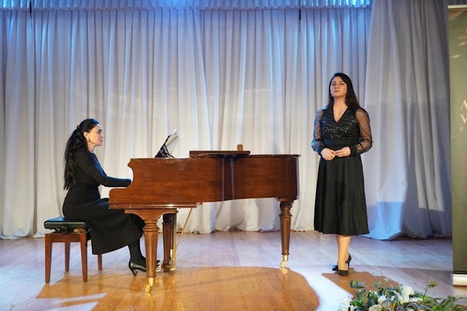 Vokalçılar festivalında yeni əsərlər təqdim olunub — FOTOLAR