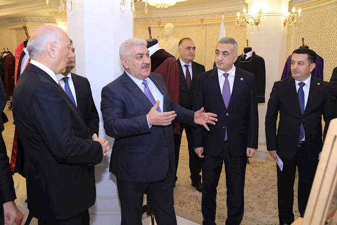 Sumqayıtda ilk dəfə Dünya Vəkil Cübbələri və Atributları sərgisi keçirilir — FOTOLAR Sumqayıtda ilk dəfə Dünya Vəkil Cübbələri və Atributları sərgisi keçirilir — FOTOLAR