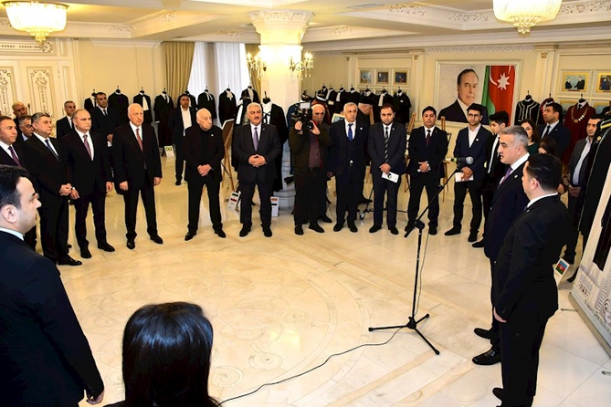 Sumqayıtda ilk dəfə Dünya Vəkil Cübbələri və Atributları sərgisi keçirilir — FOTOLAR Sumqayıtda ilk dəfə Dünya Vəkil Cübbələri və Atributları sərgisi keçirilir — FOTOLAR