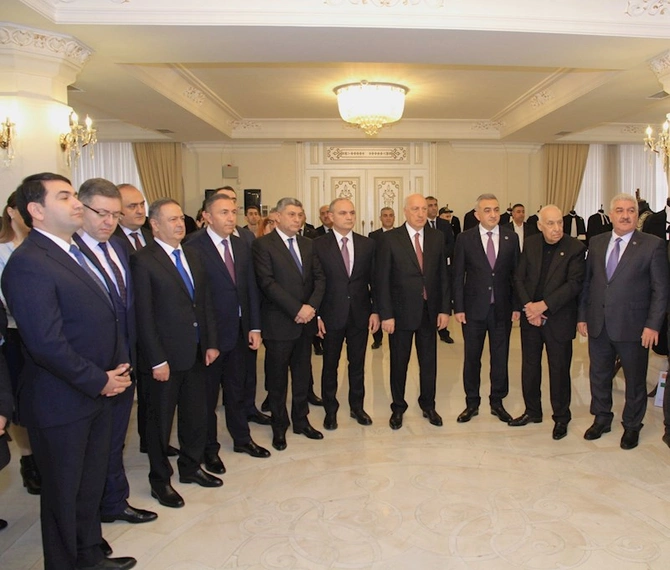 Sumqayıtda ilk dəfə Dünya Vəkil Cübbələri və Atributları sərgisi keçirilir — FOTOLAR Sumqayıtda ilk dəfə Dünya Vəkil Cübbələri və Atributları sərgisi keçirilir — FOTOLAR