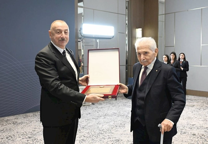 İlham Əliyev idmançıları mükafatlandırdı — FOTOLAR İlham Əliyev idmançıları mükafatlandırdı — FOTOLAR