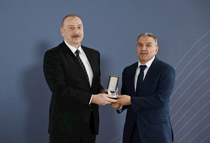 İlham Əliyev idmançıları mükafatlandırdı — FOTOLAR İlham Əliyev idmançıları mükafatlandırdı — FOTOLAR