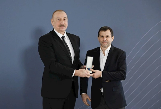 İlham Əliyev idmançıları mükafatlandırdı — FOTOLAR İlham Əliyev idmançıları mükafatlandırdı — FOTOLAR