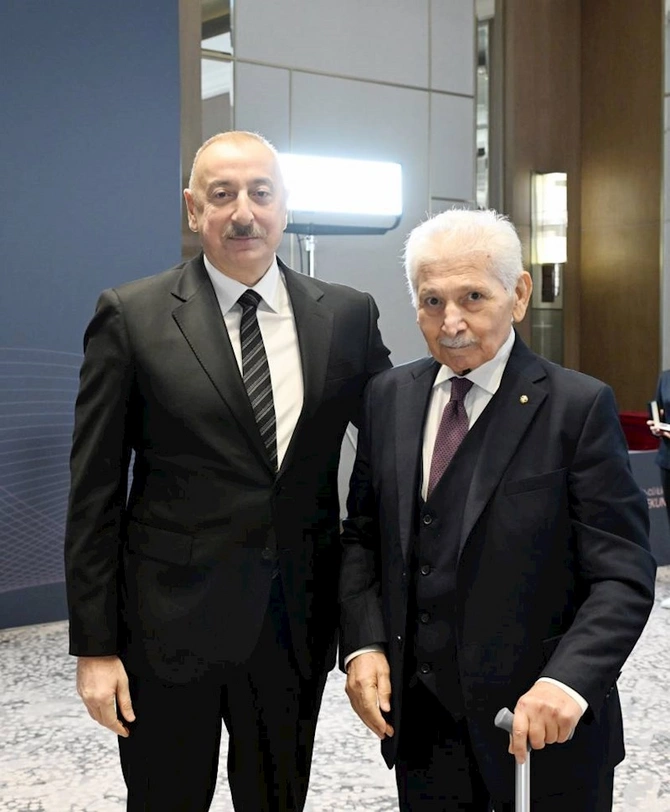 İlham Əliyev idmançıları mükafatlandırdı — FOTOLAR İlham Əliyev idmançıları mükafatlandırdı — FOTOLAR