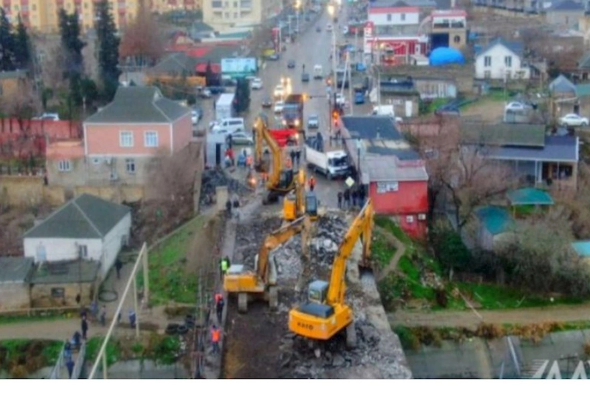 Təmirə bağlanan Saray körpüsündə son vəziyyət — VİDEO