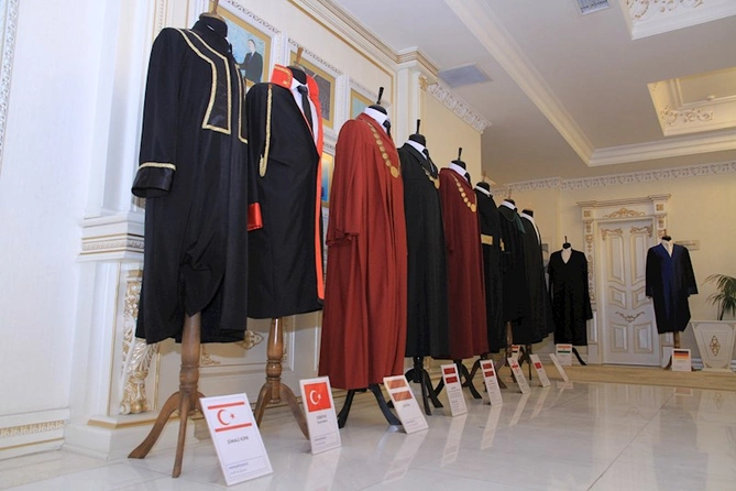 Sumqayıtda ilk dəfə Dünya Vəkil Cübbələri və Atributları sərgisi keçirilir — FOTOLAR Sumqayıtda ilk dəfə Dünya Vəkil Cübbələri və Atributları sərgisi keçirilir — FOTOLAR