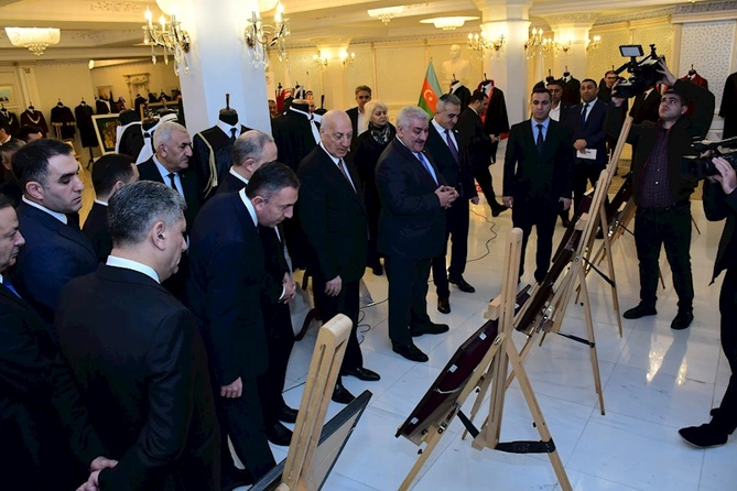 Sumqayıtda ilk dəfə Dünya Vəkil Cübbələri və Atributları sərgisi keçirilir — FOTOLAR Sumqayıtda ilk dəfə Dünya Vəkil Cübbələri və Atributları sərgisi keçirilir — FOTOLAR