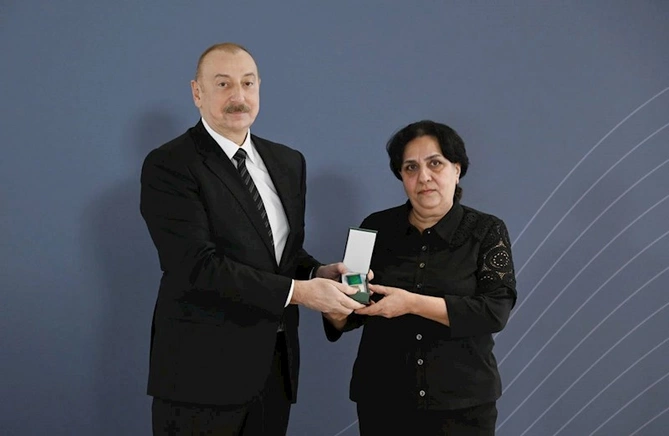 İlham Əliyev idmançıları mükafatlandırdı — FOTOLAR İlham Əliyev idmançıları mükafatlandırdı — FOTOLAR