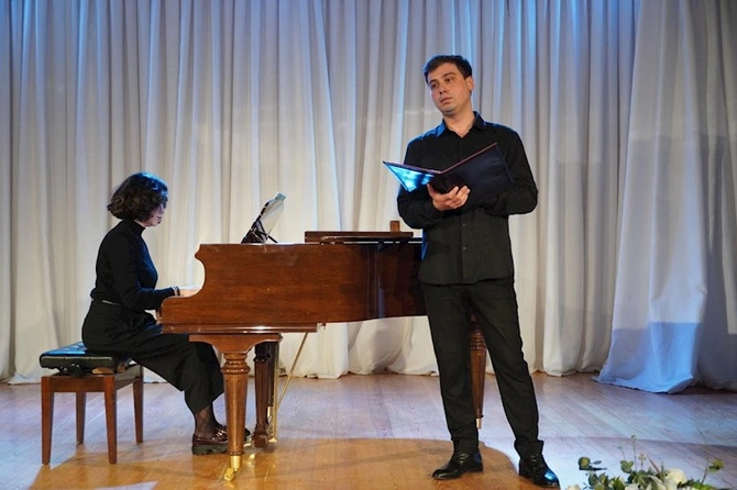 Vokalçılar festivalında yeni əsərlər təqdim olunub — FOTOLAR