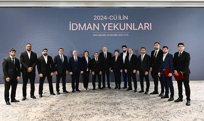 İlham Əliyev idmançıları mükafatlandırdı — FOTOLAR İlham Əliyev idmançıları mükafatlandırdı — FOTOLAR