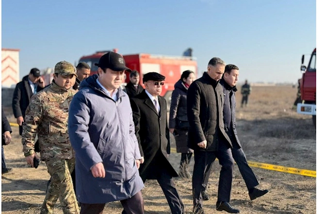 Azərbaycanlı nazirlər təyyarənin qəzaya uğradığı yerdə — FOTOLAR